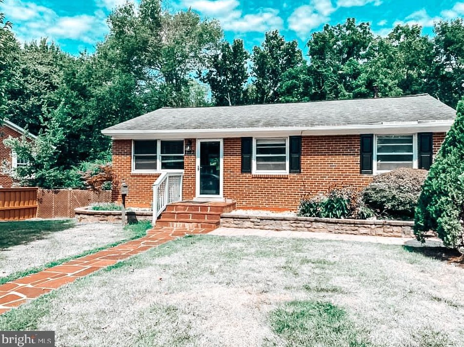 7722 Amherst Dr, Manassas, VA 20111