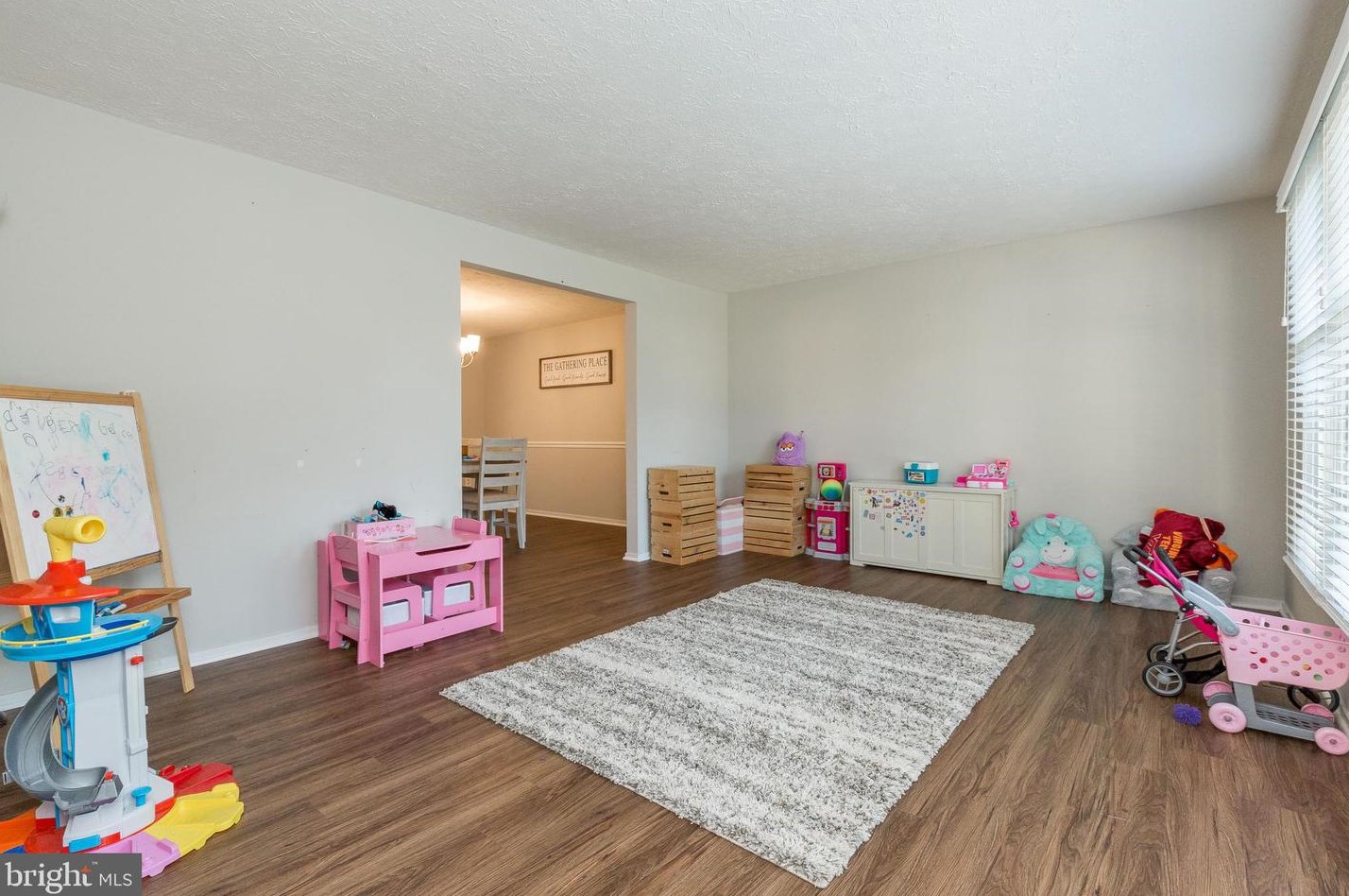 4402 Ashgrove Dr, Dumfries VA  22025-1627 exterior