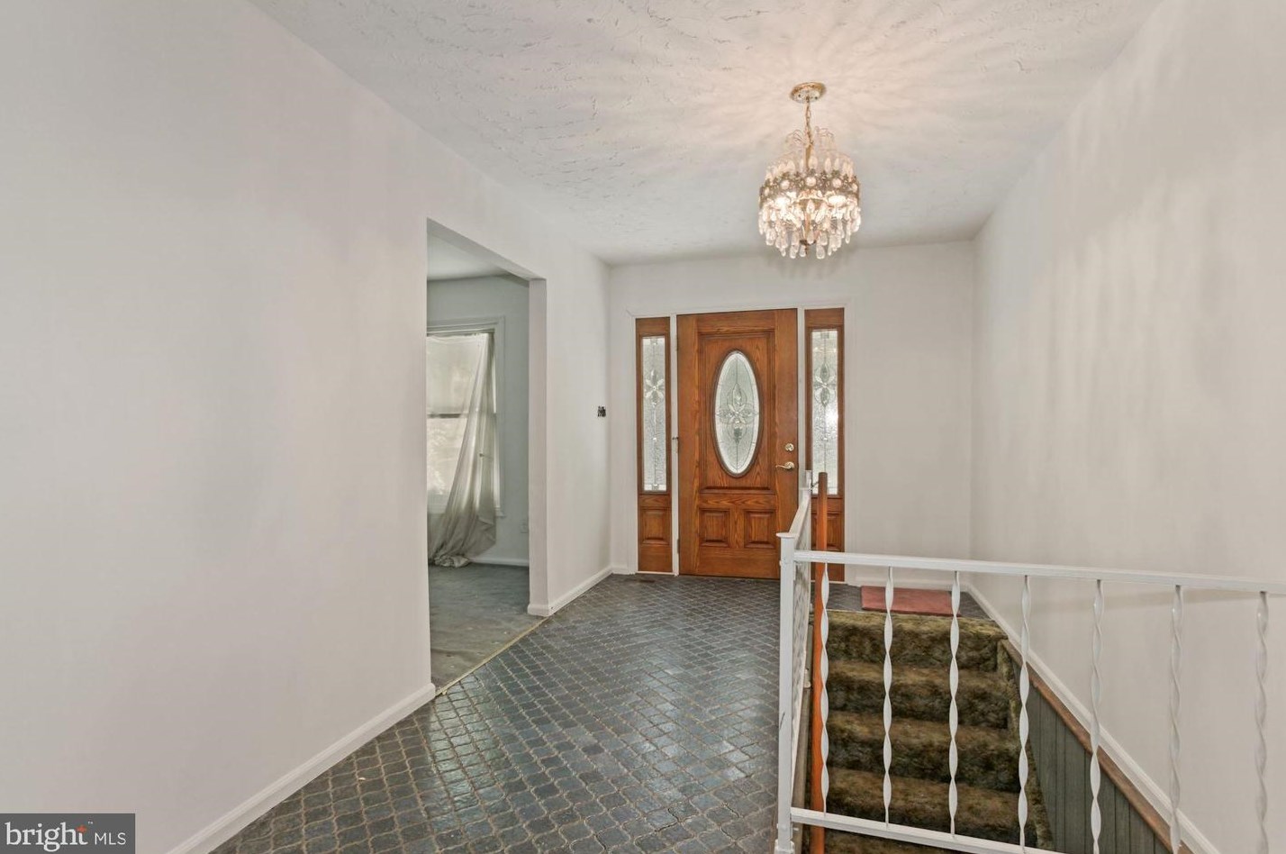 18310 Woodland Dr, Triangle, VA 22172