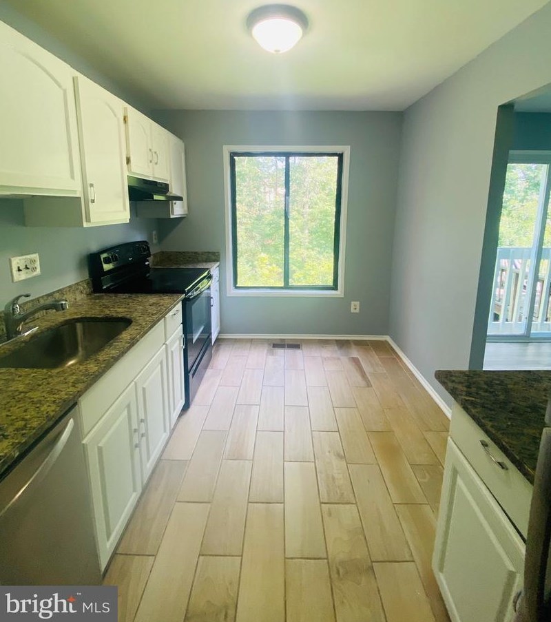 2932 Cambridge Dr, Woodbridge VA  22192-3131 exterior