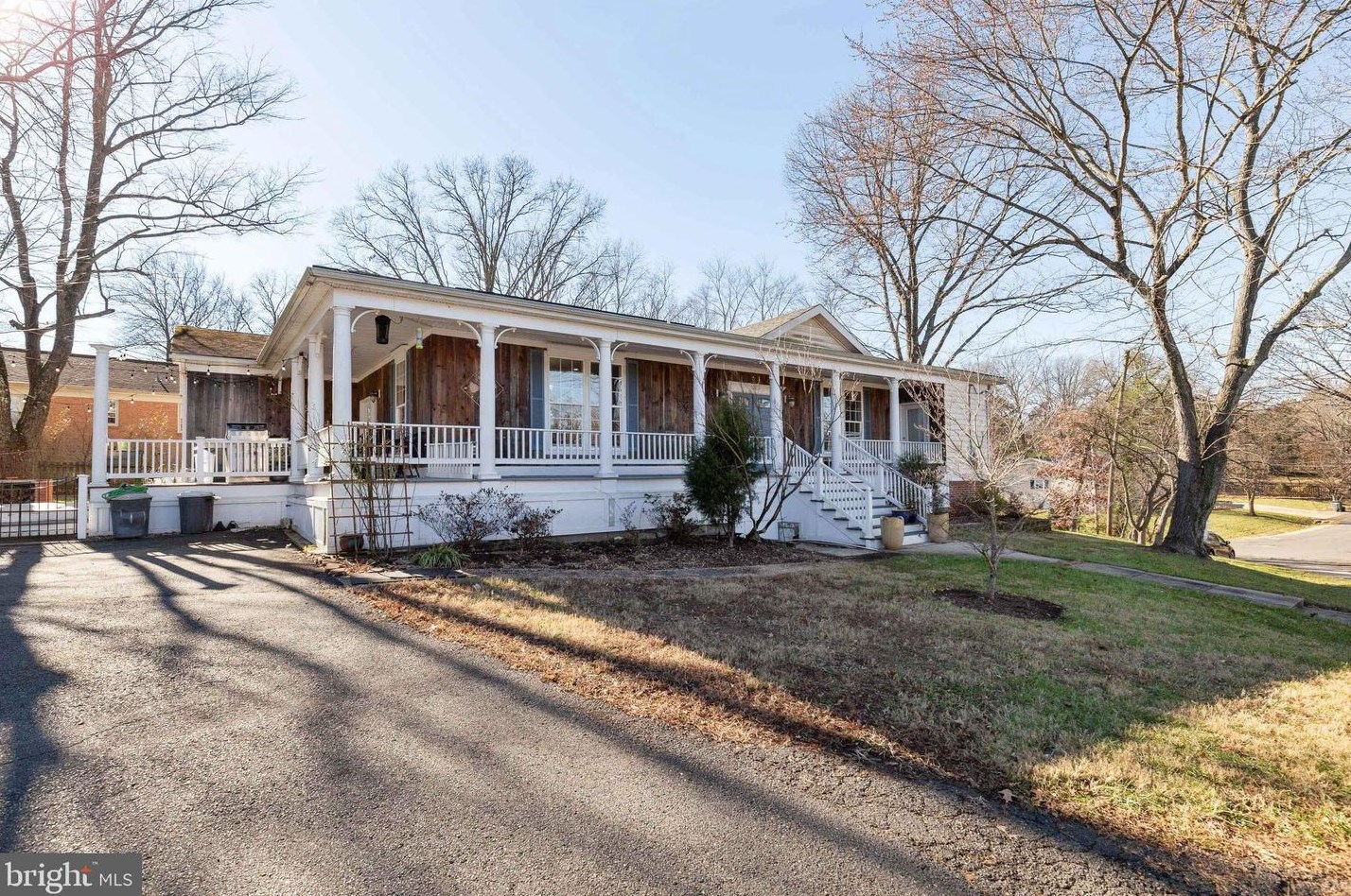 8513 Thomas Dr, Manassas, VA 20110-3630