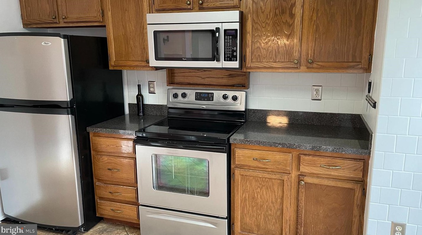 11956 Holly View Dr, Woodbridge, VA 22192