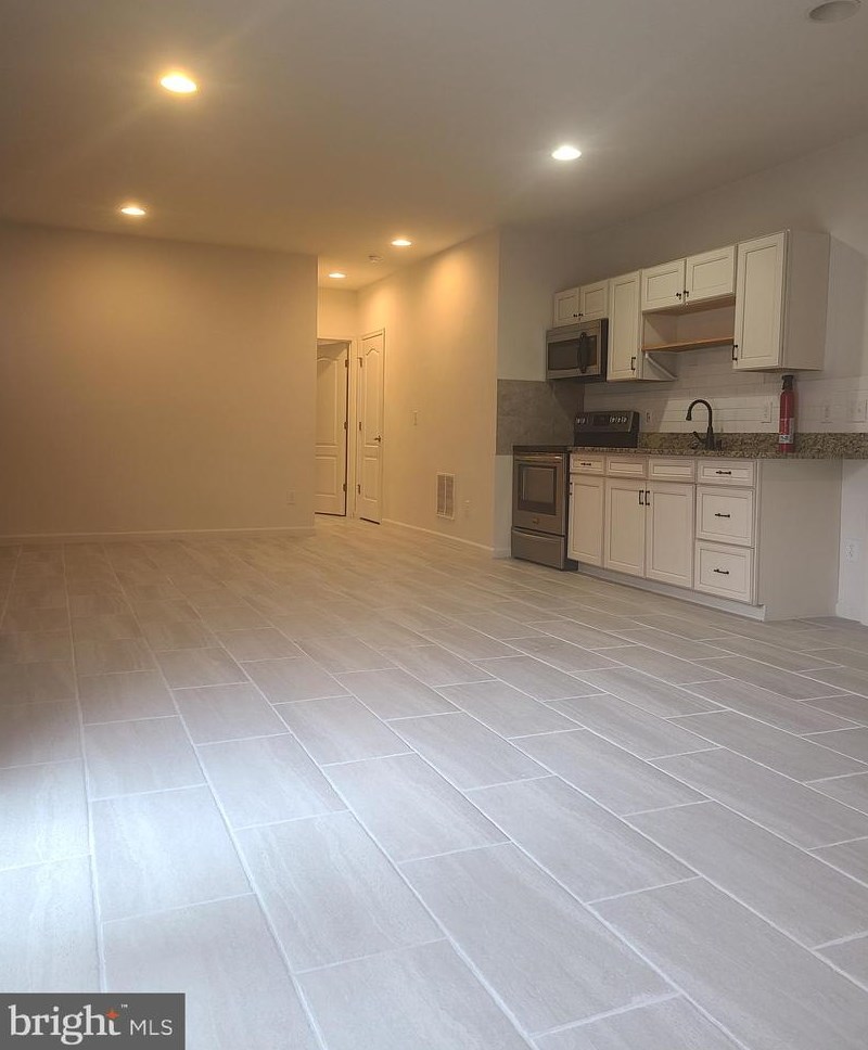 5248 Aetna Springs Rd, Woodbridge, VA 22193