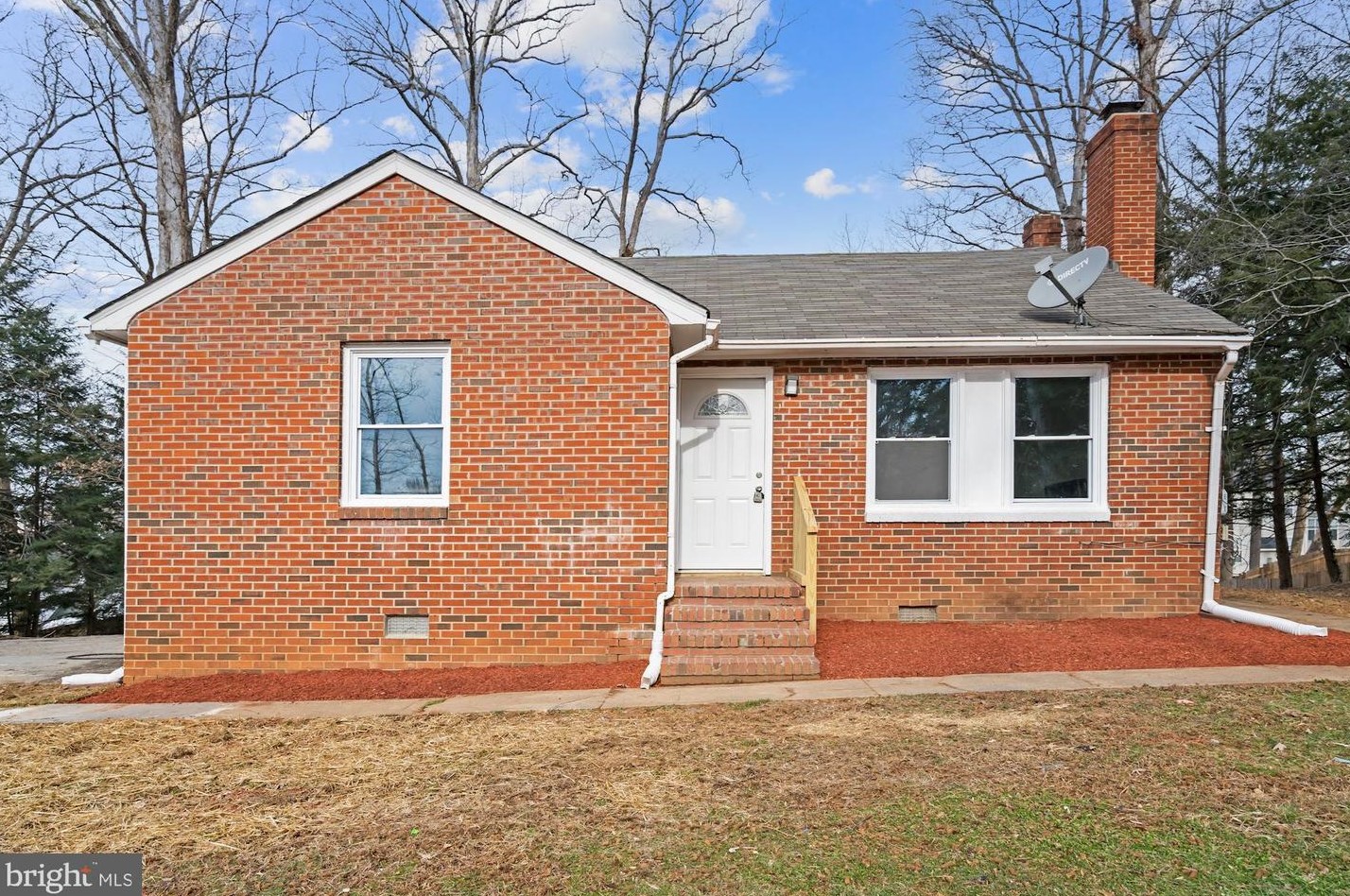 3614 Lions Field Rd, Triangle, VA 22172