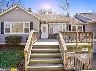 18411 Woodland Dr, Triangle, VA 22172
