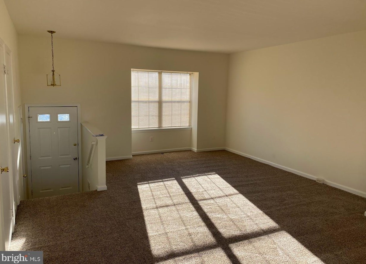 17404 Cosgrove Way, Dumfries, VA 22026