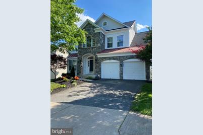 9024 Woodpecker Court - Photo 1
