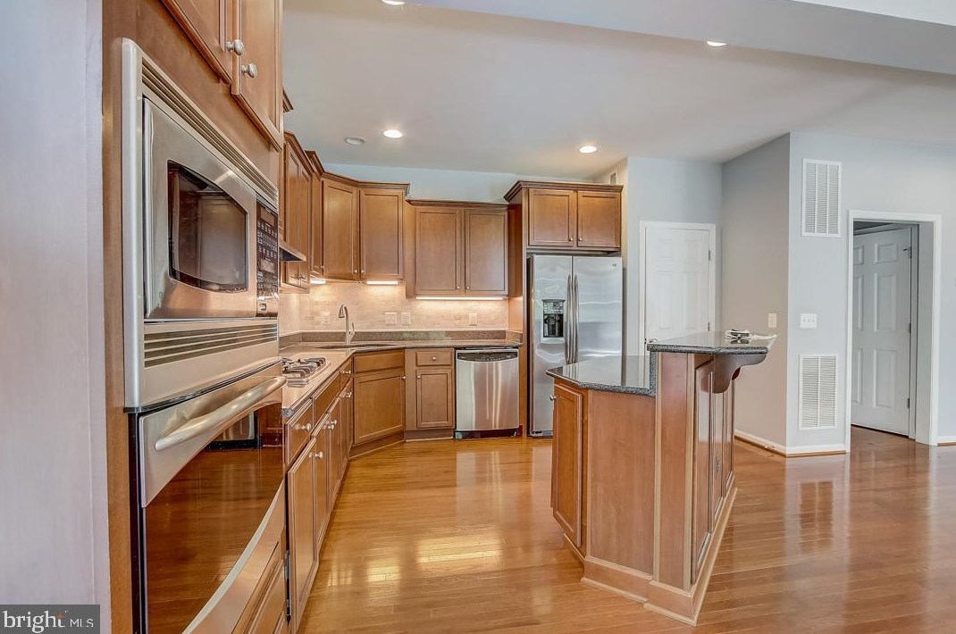 15194 Santander Dr, Gainesville, VA 20155