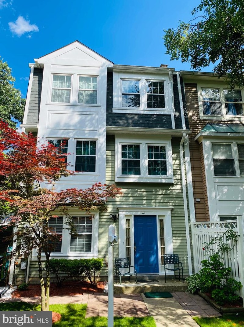 12146 Salemtown Dr, Woodbridge, VA 22192