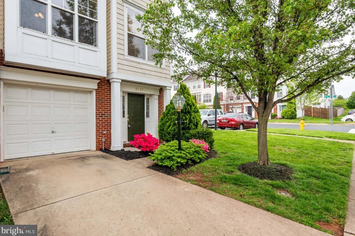 8137 Rainwater Cir, Manassas, VA 20111-5225