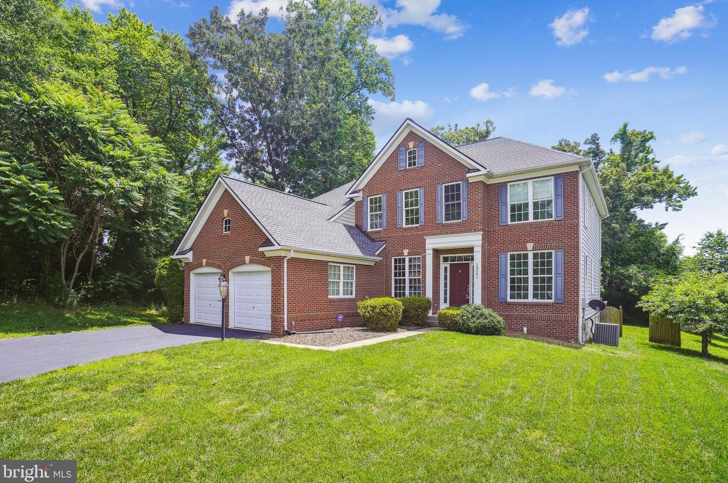 19201 Buna St, Triangle, VA 22172