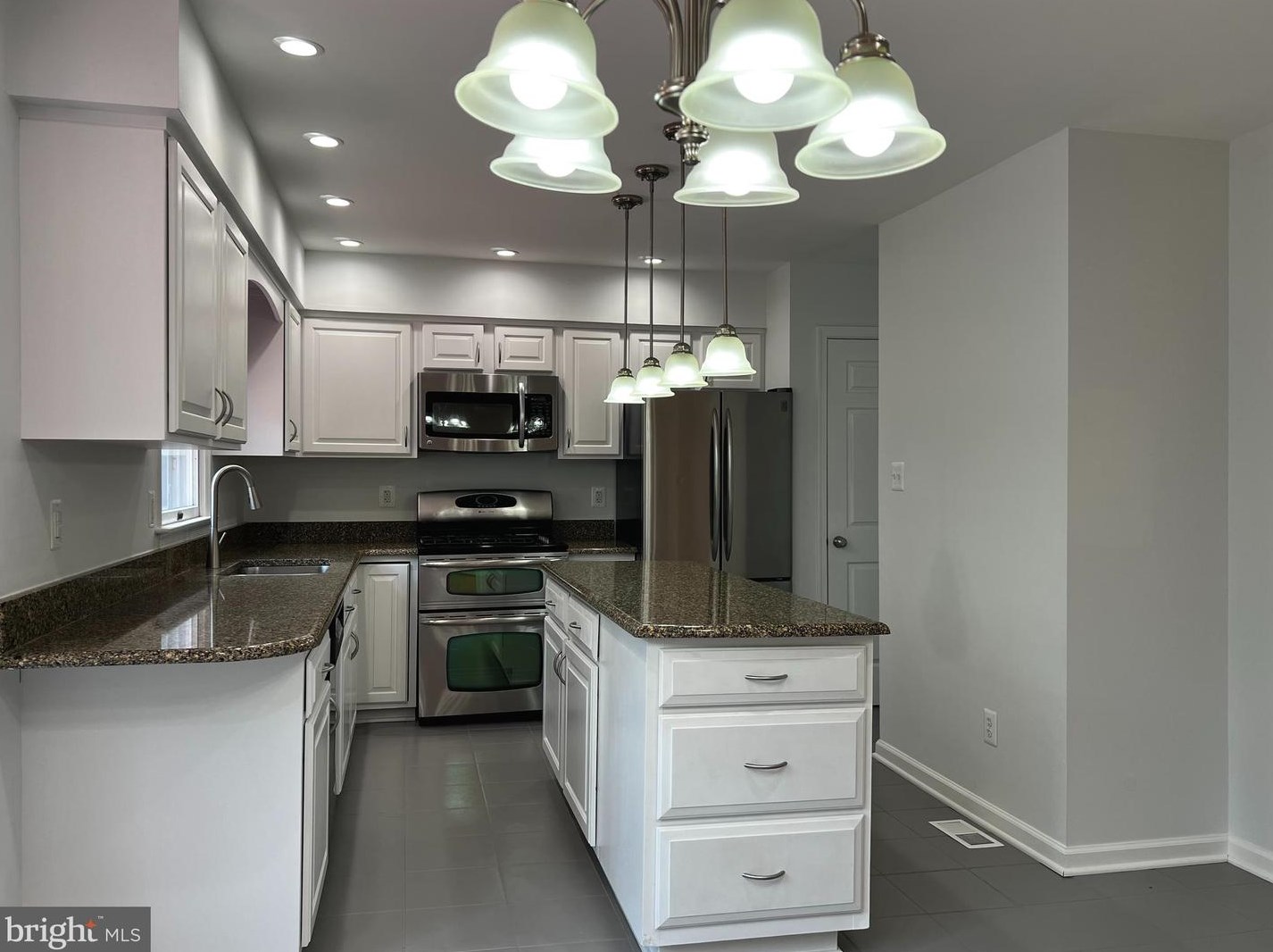 10168 Woodbury Dr, Manassas VA  20109-3724 exterior