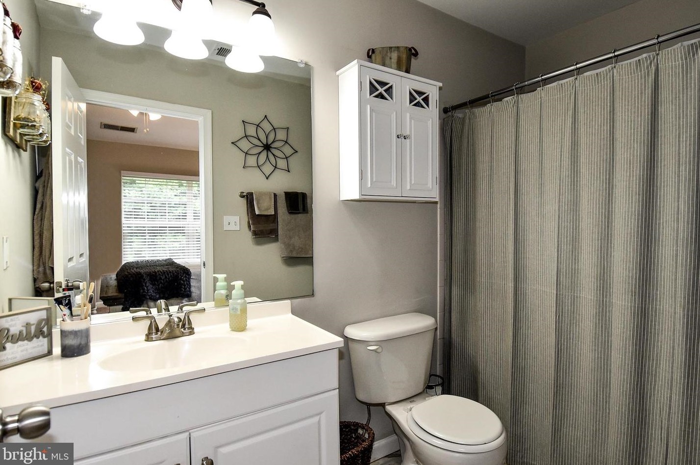 15572 Three Otters Pl, Manassas VA  20112-5424 exterior