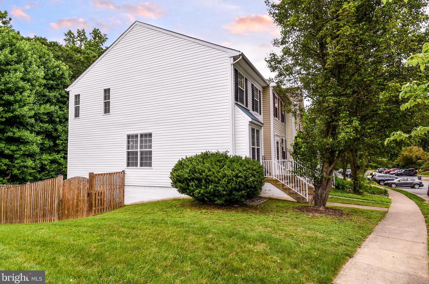 15572 Three Otters Pl, Manassas VA  20112-5424 exterior