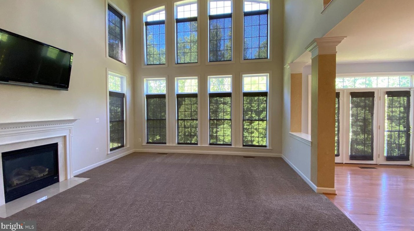 3325 Dondis Creek Dr, Triangle, VA 22172