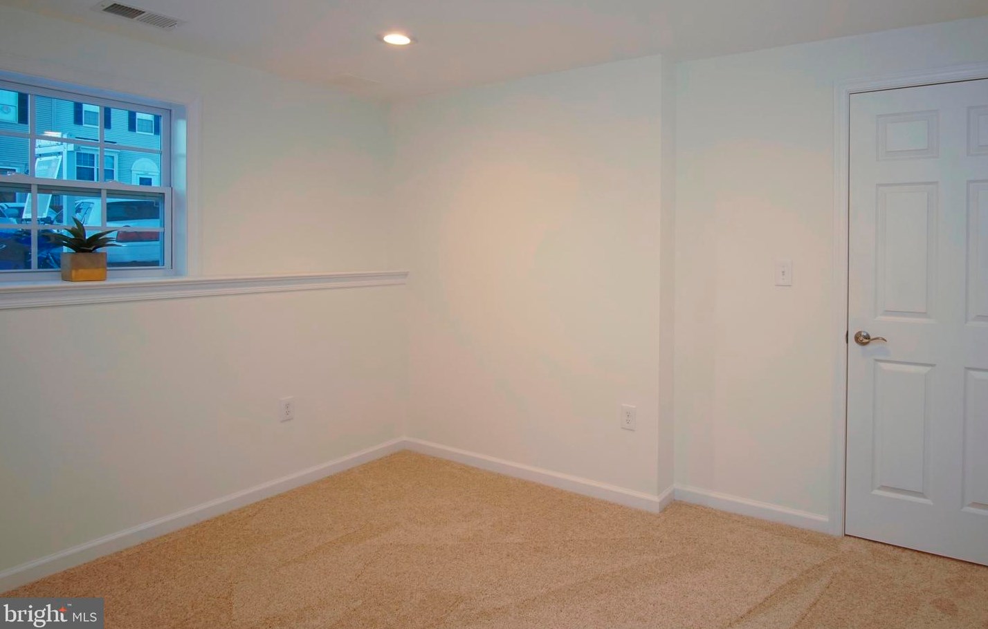 17413 Cosgrove Way, Dumfries VA  22026-3315 exterior