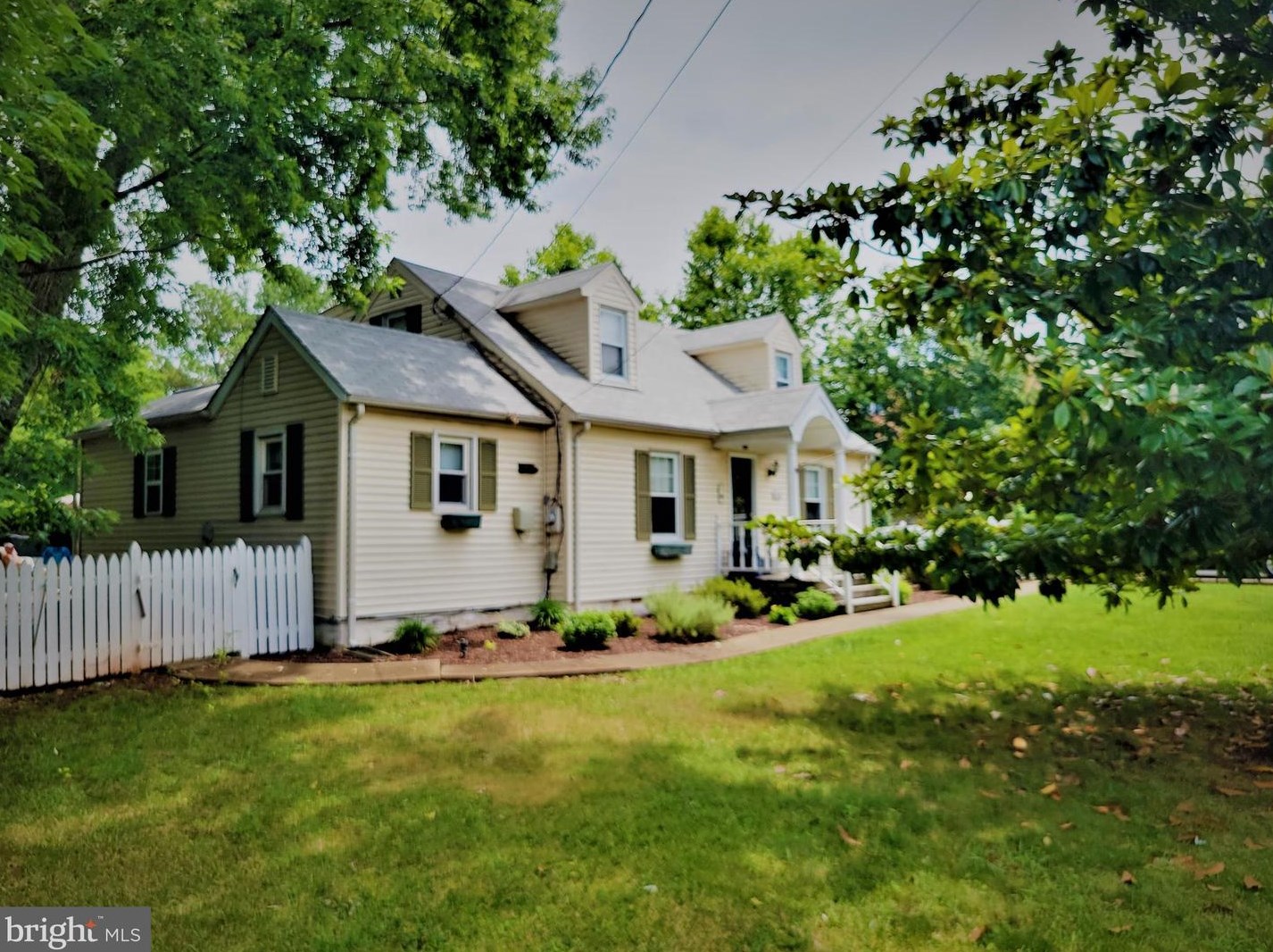 8509 Rolling Rd, Manassas, VA 20110-3626
