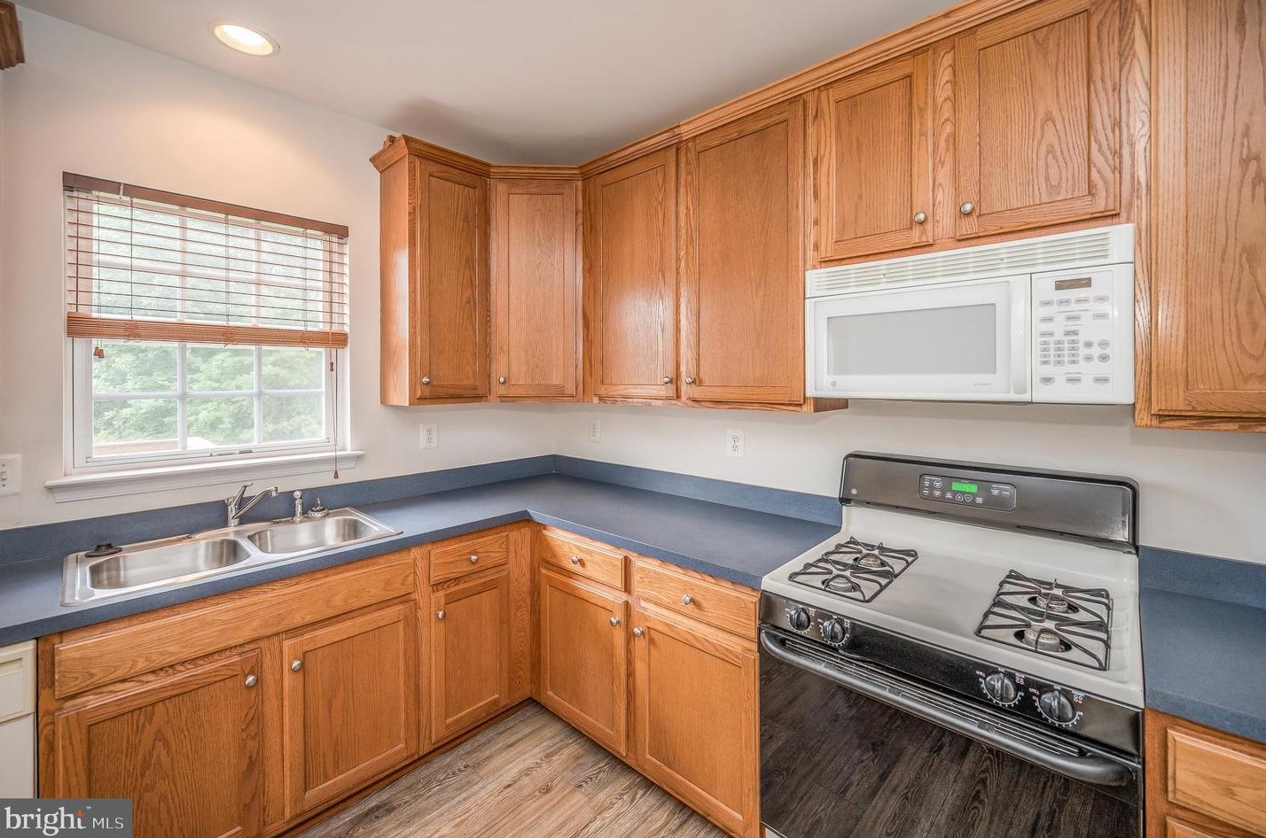 9836 Cheshire Ridge Cir, Manassas VA  20110-2788 exterior