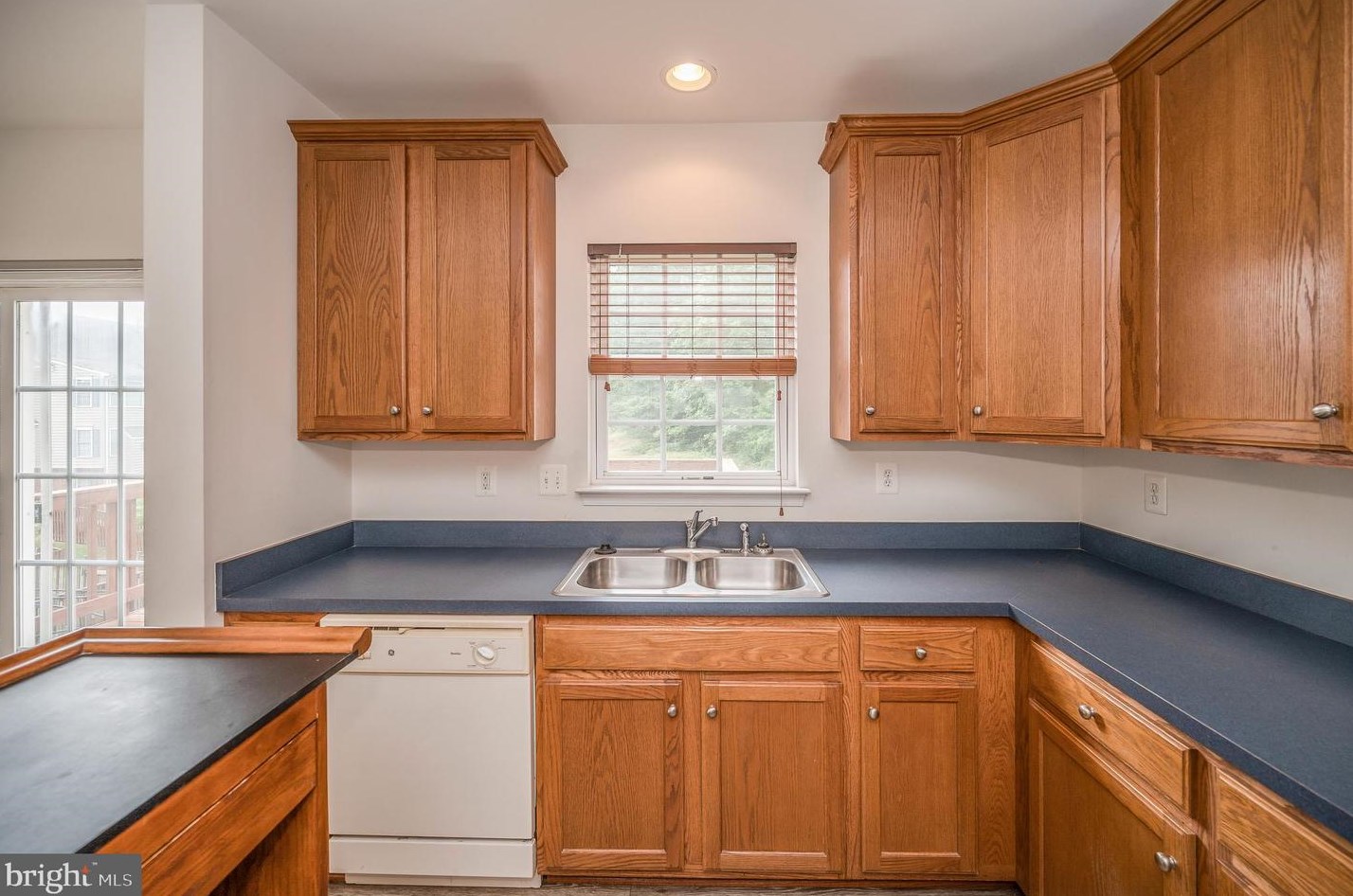 9836 Cheshire Ridge Cir, Manassas VA  20110-2788 exterior
