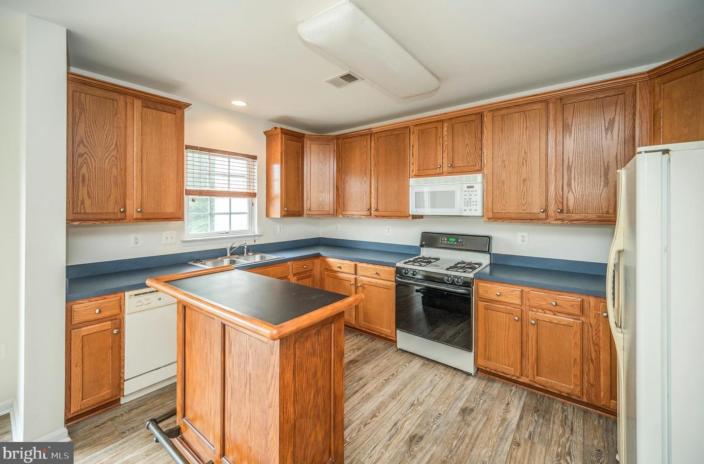 9836 Cheshire Ridge Cir, Manassas VA  20110-2788 exterior