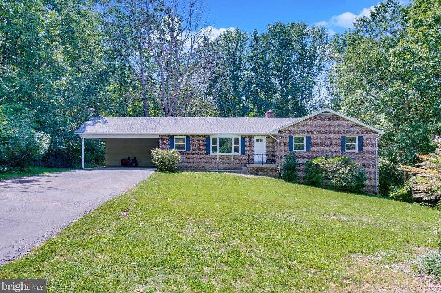6511 Shamrock Rd, Manassas, VA 20112-3816