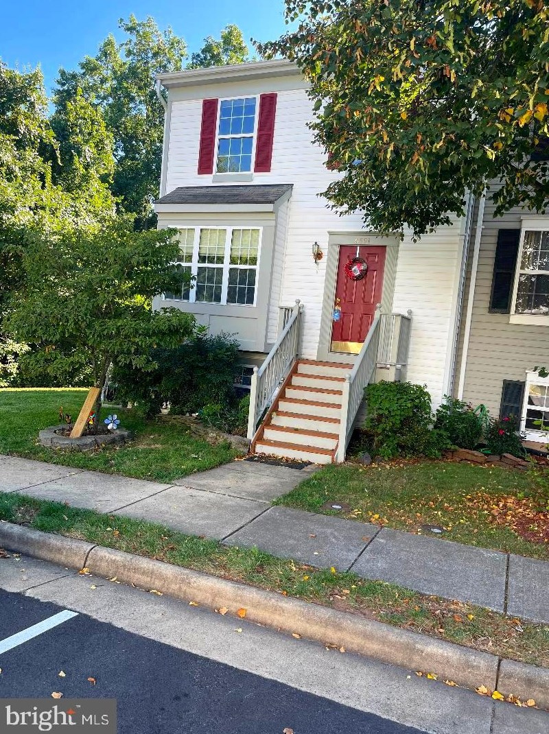 6891 Village Stream Pl, Gainesville, VA 20155