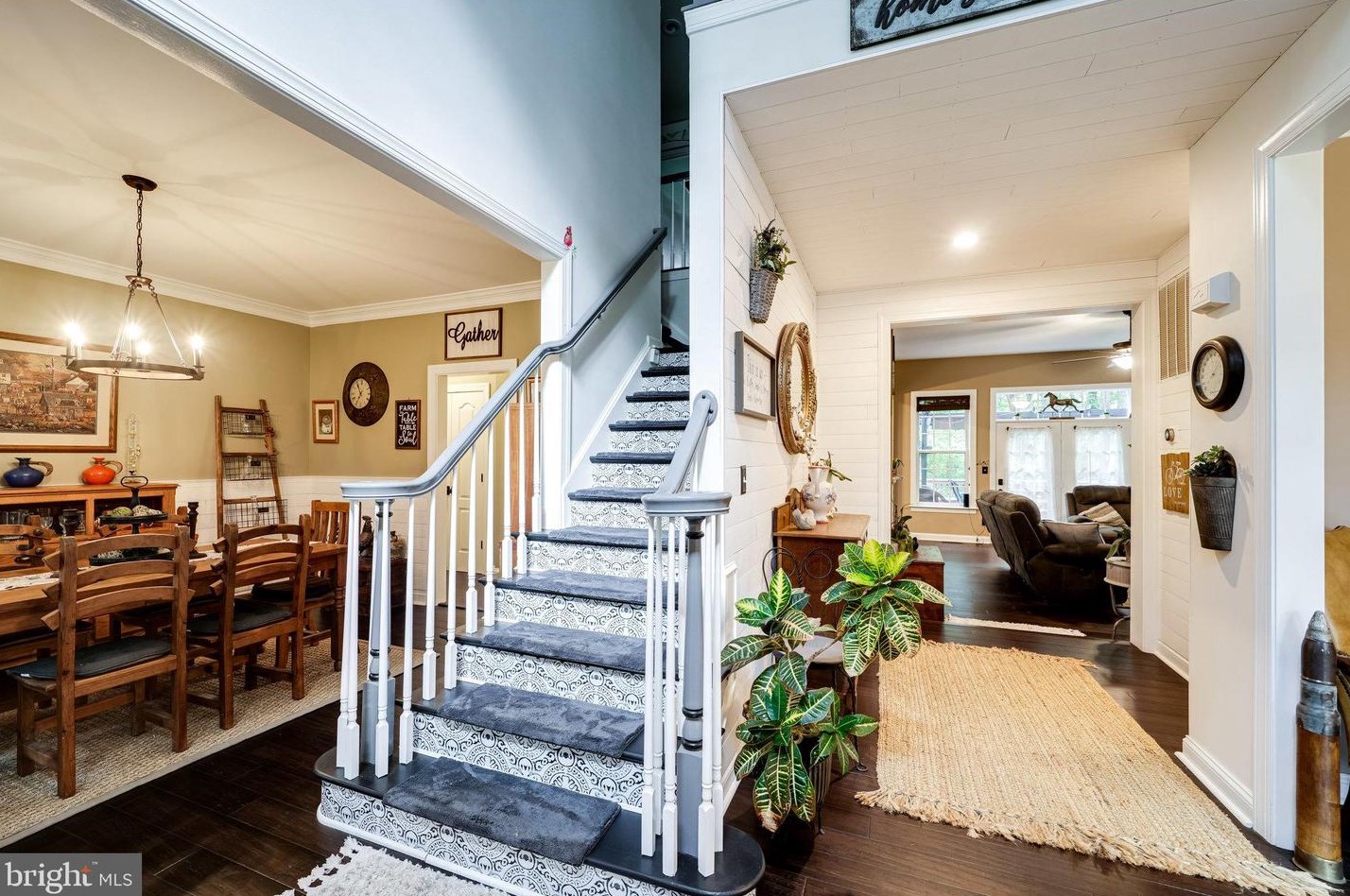 5301 Rutherford Dr, Woodbridge, VA 22193