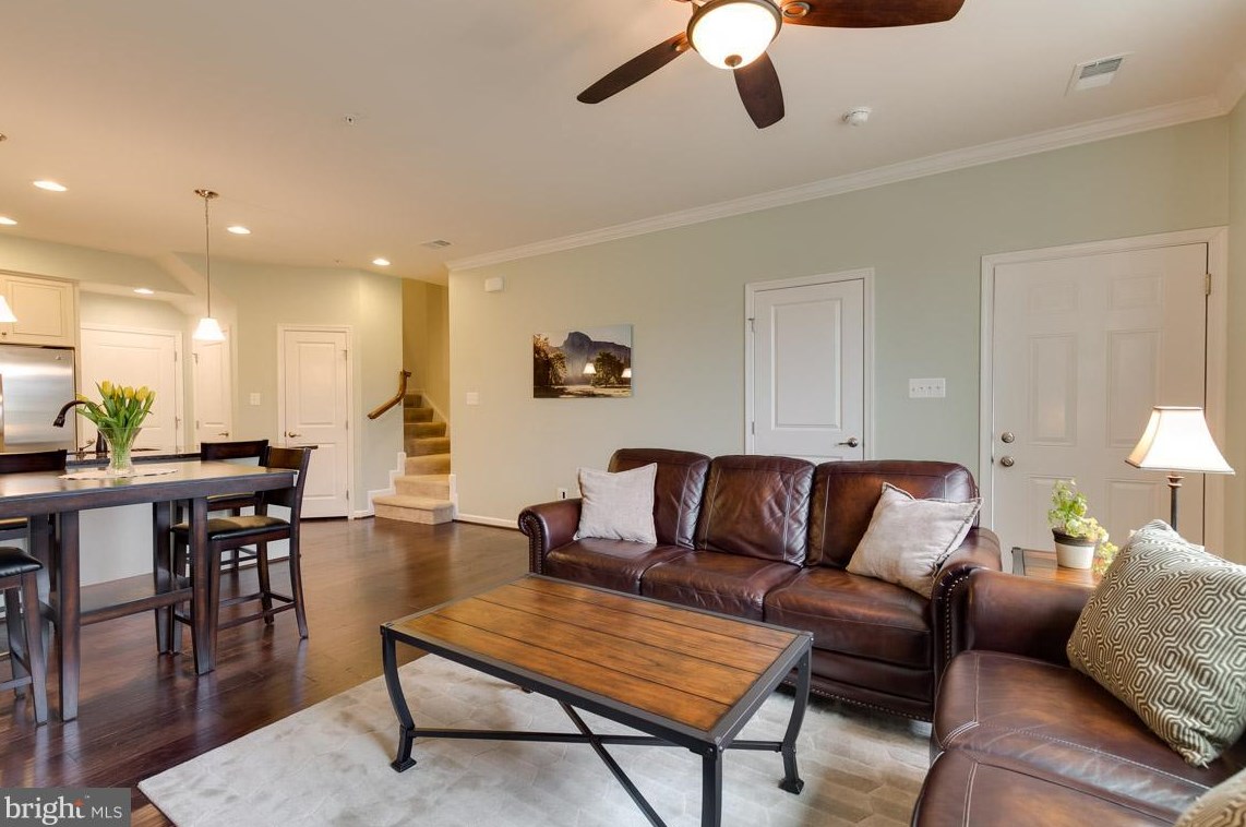 7586 Brunson Cir, Gainesville, VA 20155