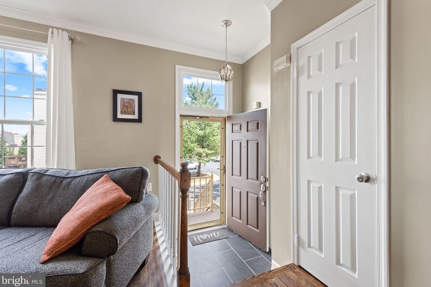 8052 Hilliard Dr, Manassas, VA 20109-8214