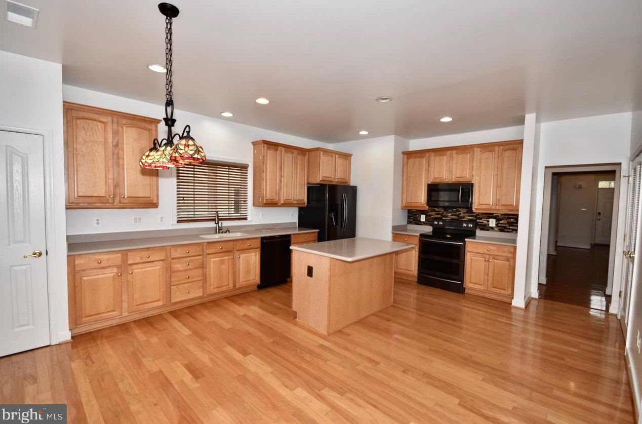 9513 Moonen Bay Ln, Bristow, VA 20136