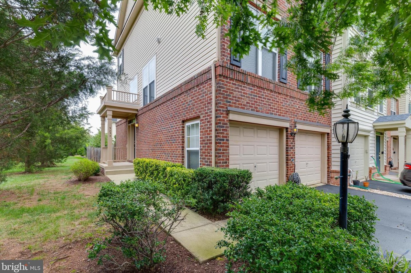 9254 Cascade Falls Dr, Bristow, VA 20136
