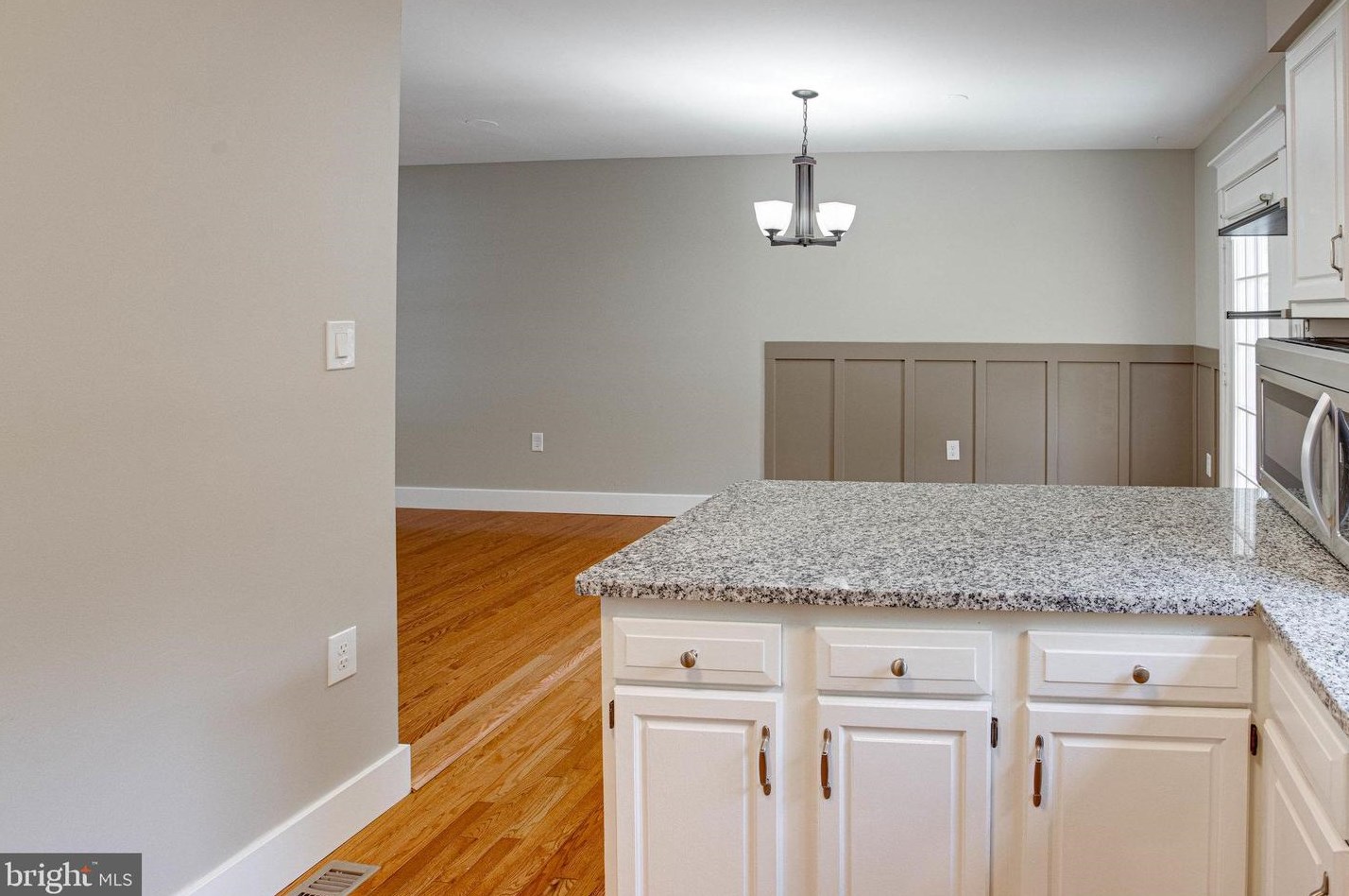 5122 Spring Branch Blvd, Dumfries VA  22025-3044 exterior