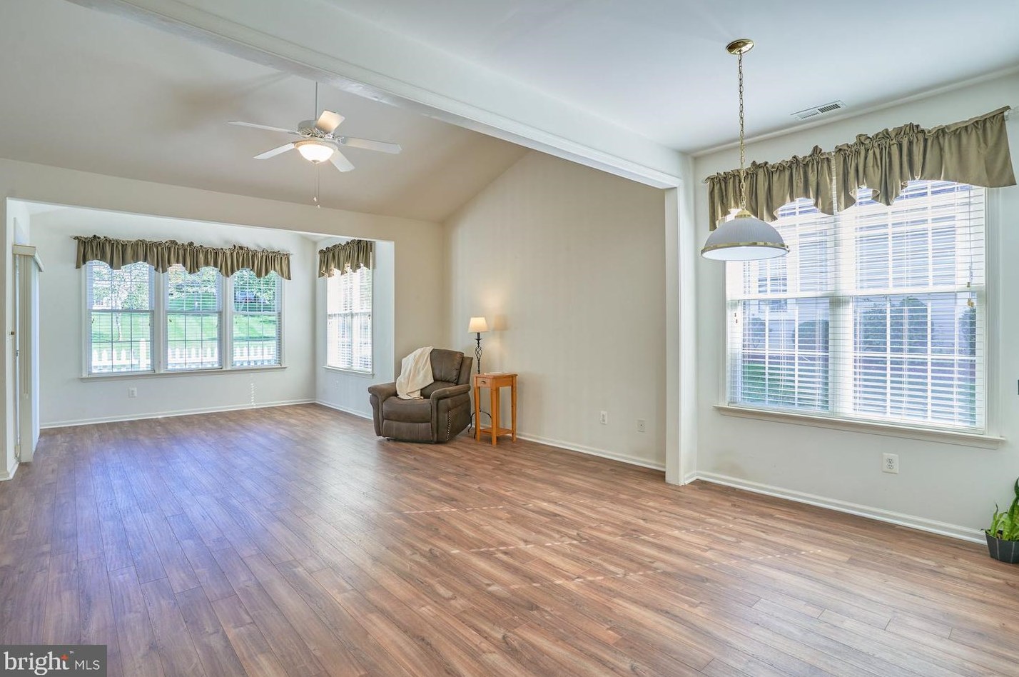 6939 Walnut Hill Dr, Gainesville, VA 20155