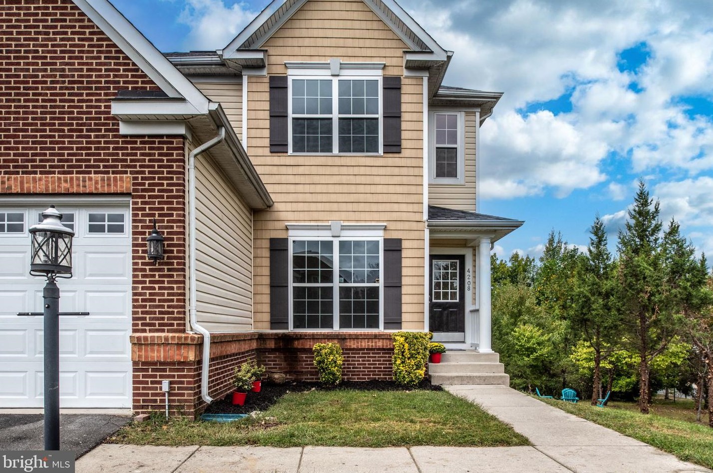 4208 Lehman Ct, Triangle, VA 22172