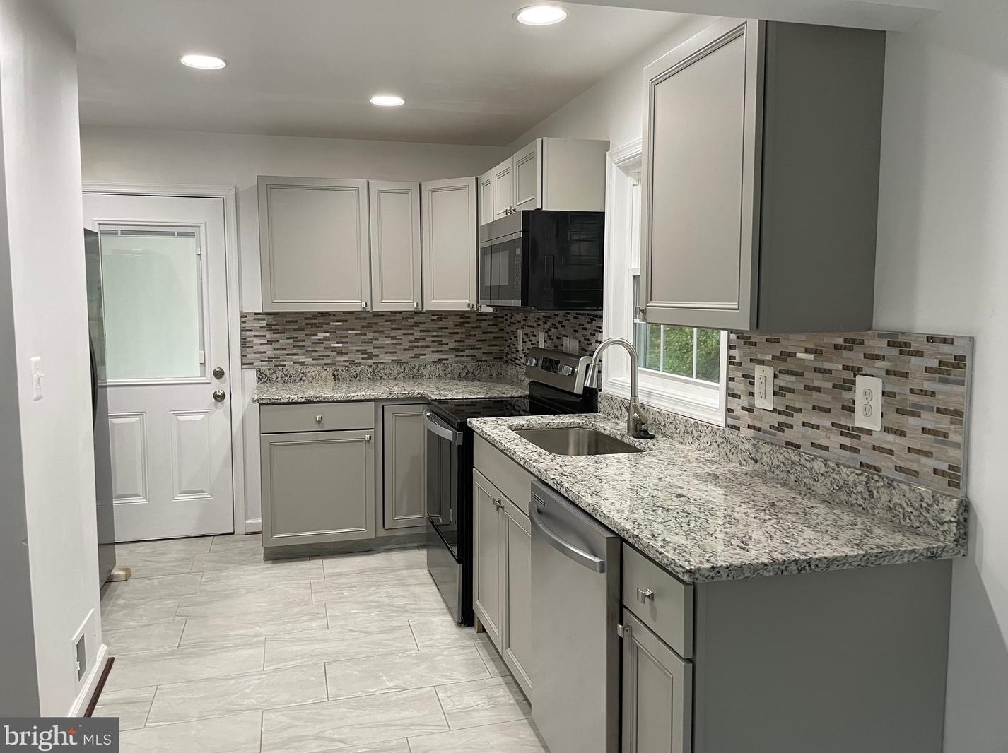 1310 Brice St, Woodbridge, VA 22191-1704