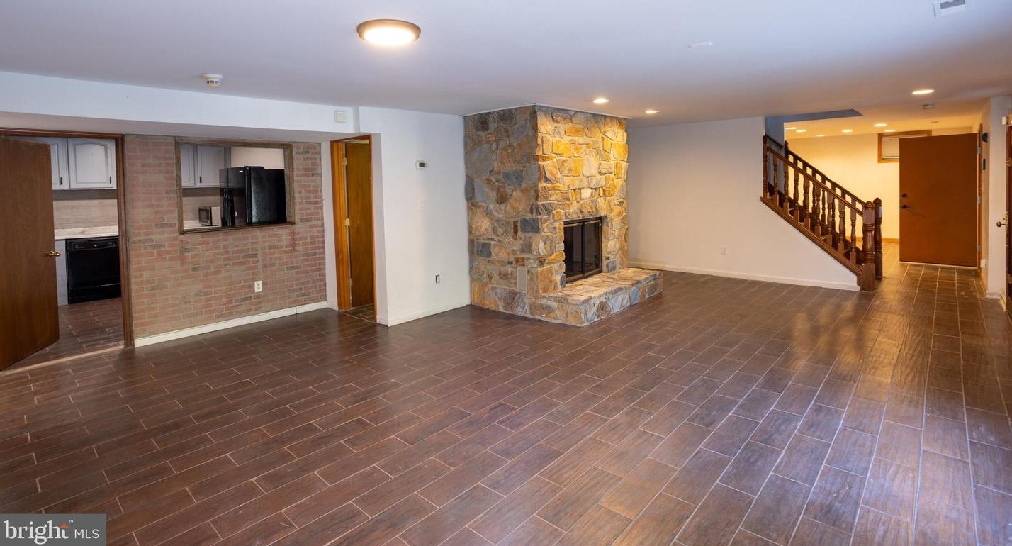 15796 Butler Pl, Dumfries VA  22025-1426 exterior