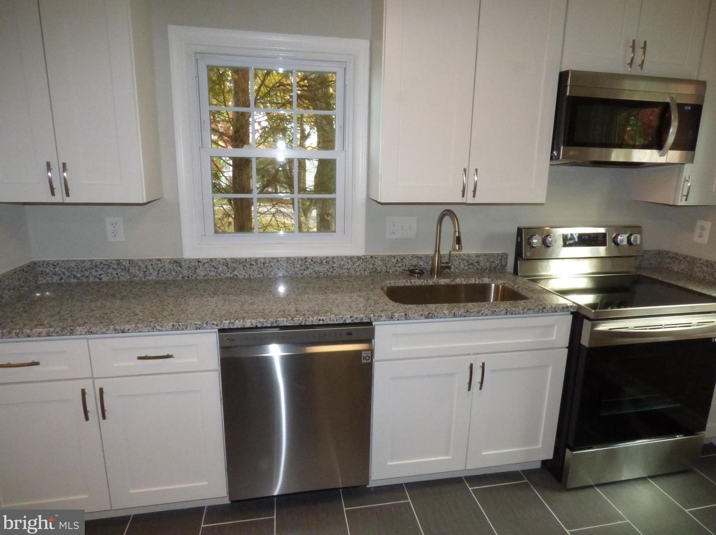 2786 Patrick Henry Dr, Woodbridge, VA 22191