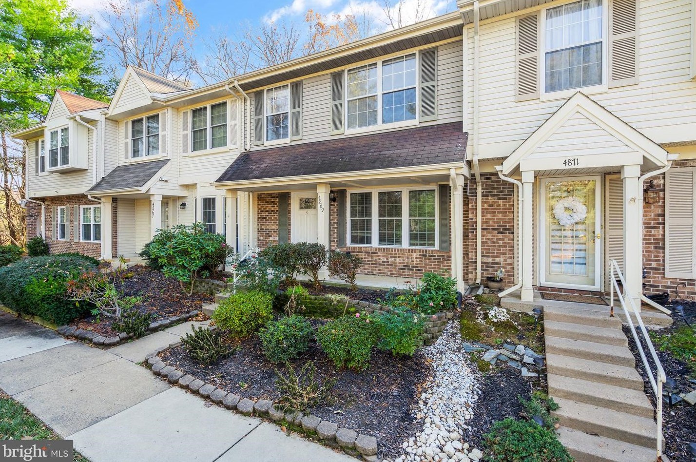 4869 Saltwater Dr, Dumfries VA  22025-1206 exterior