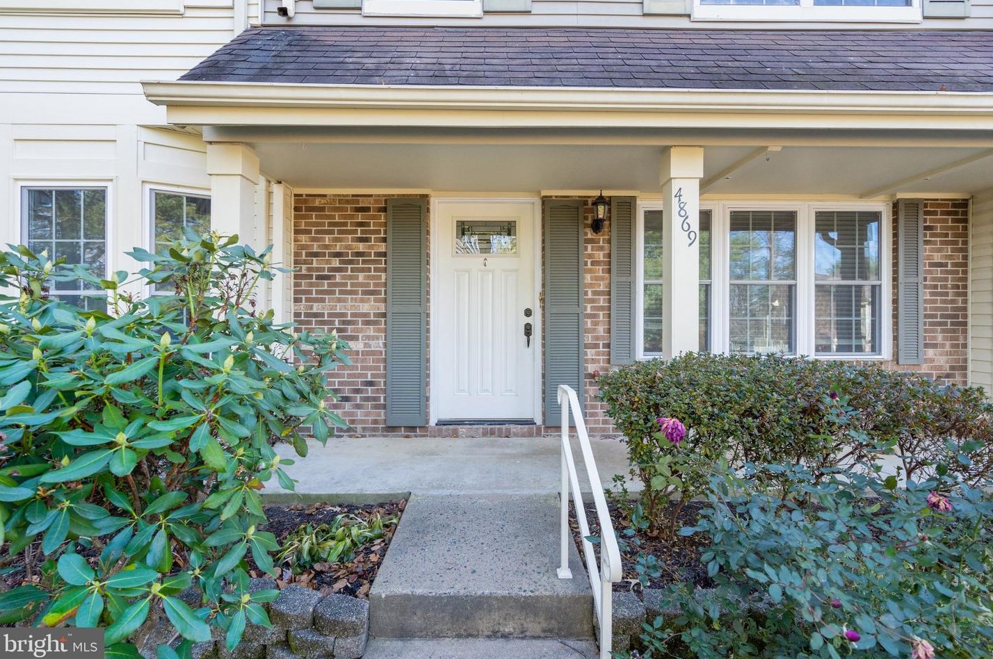4869 Saltwater Dr, Dumfries VA  22025-1206 exterior