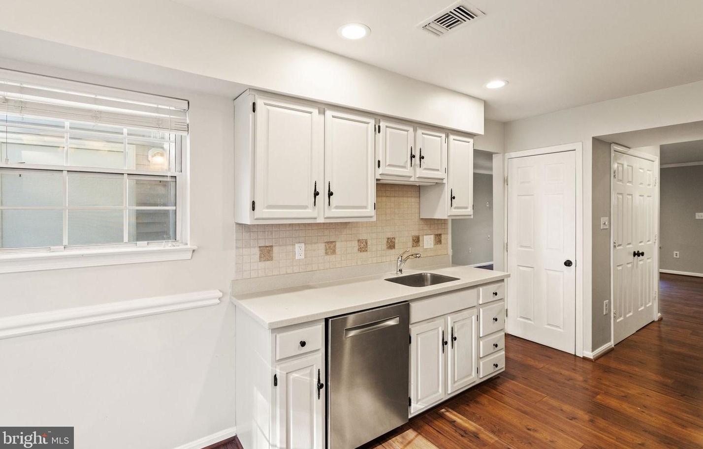 4869 Saltwater Dr, Dumfries VA  22025-1206 exterior