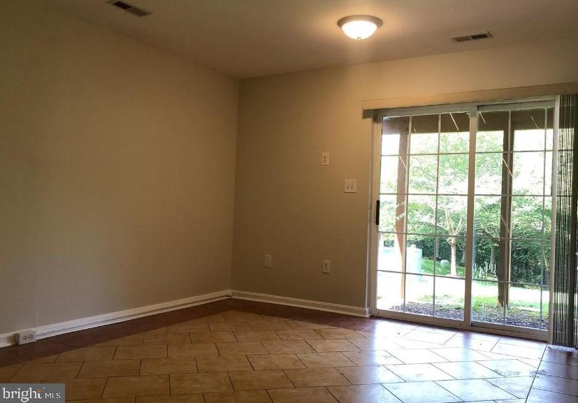 12240 Maidstone Ct, Woodbridge VA  22192-7054 exterior