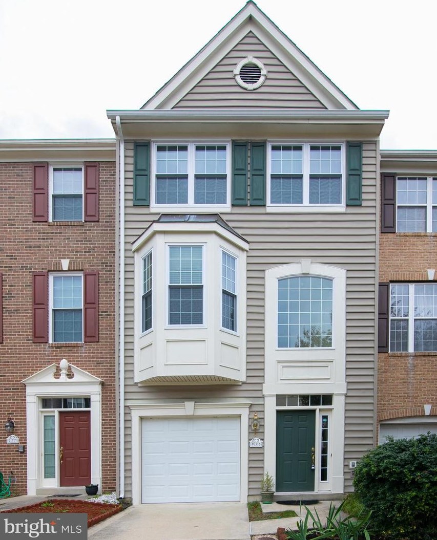 935 Herons Run Ln, Woodbridge, VA 22191