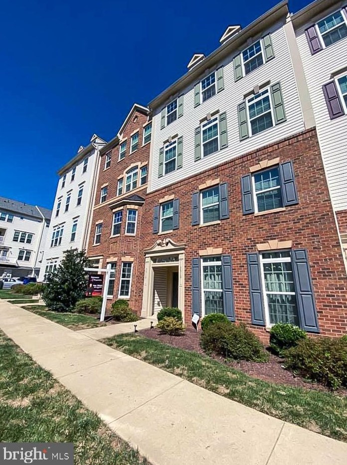 7512 Brunson Cir, Gainesville, VA 20155