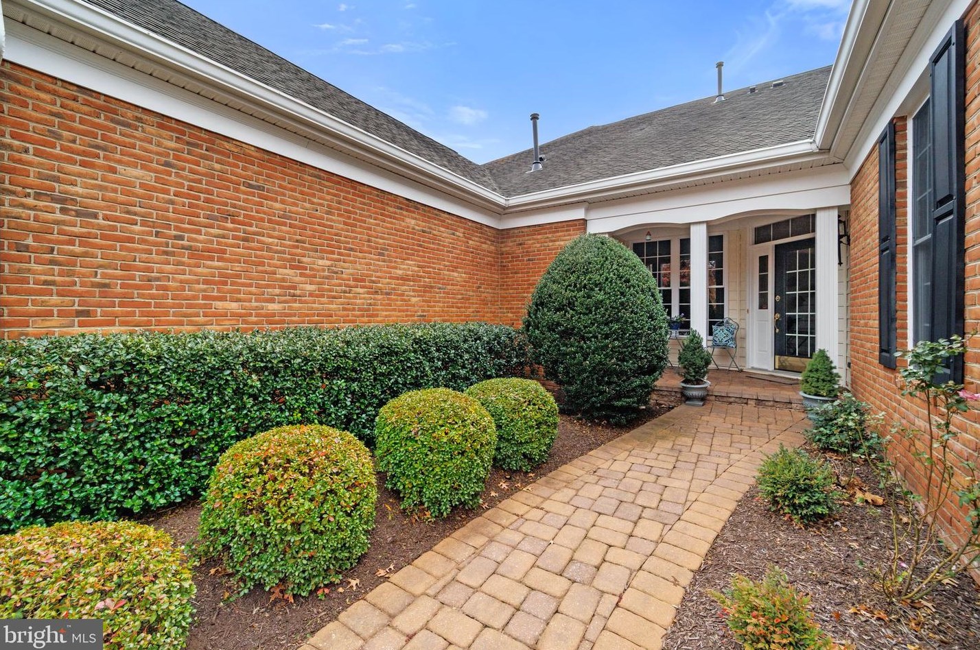 5427 Trevino Dr, Haymarket, VA 20169