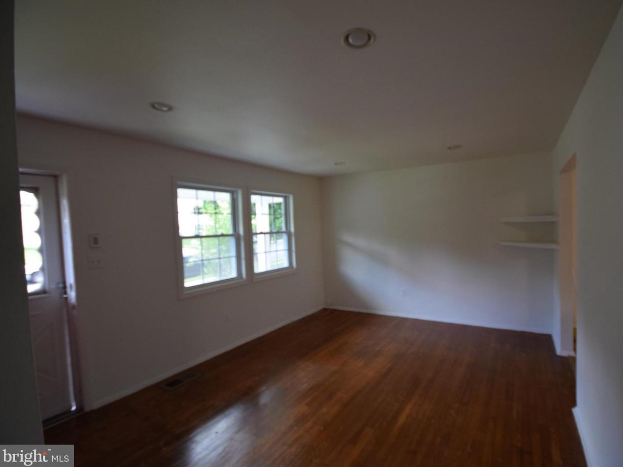 4615 Hamilton Dr, Woodbridge VA  22193-5253 exterior