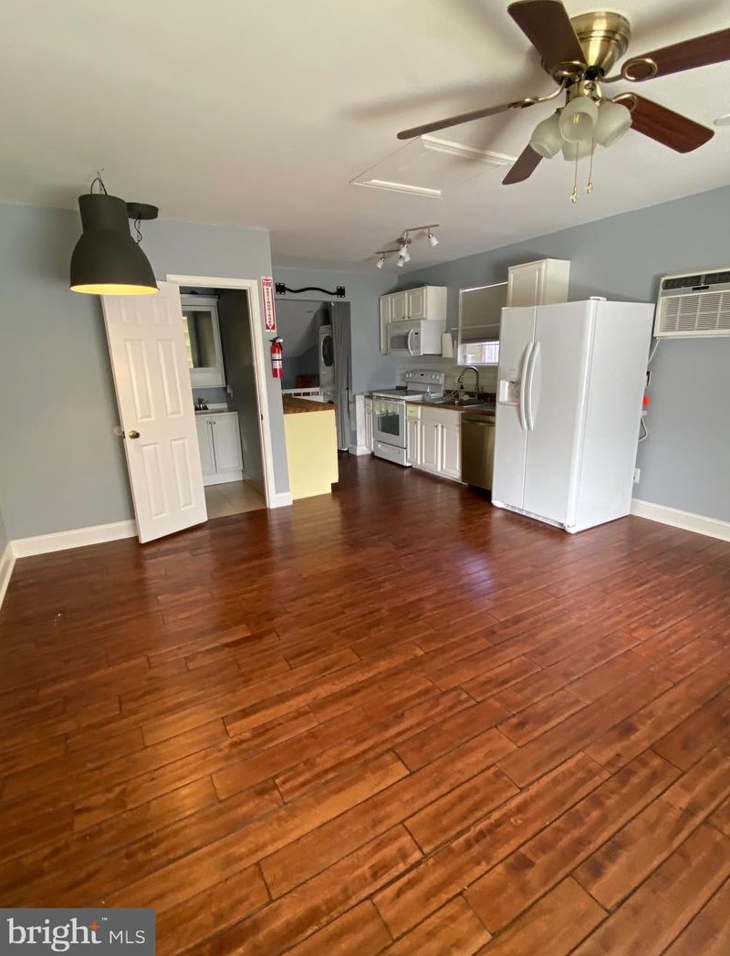 18910 White Oak Dr, Triangle, VA 22172