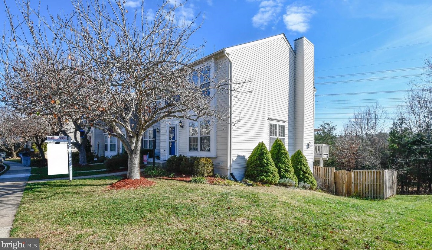 9087 Falcon Glen Ct, Bristow, VA 20136