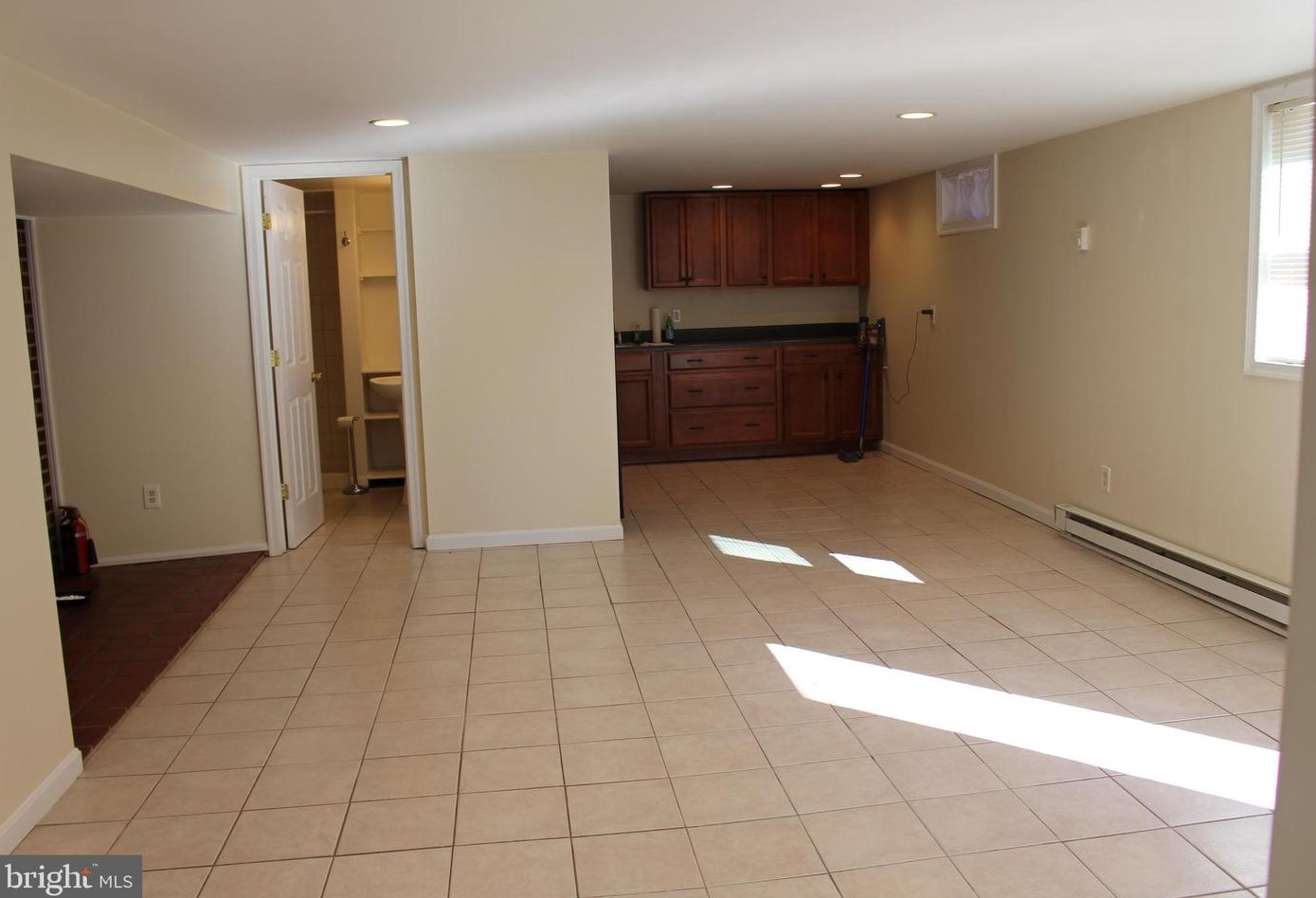 19121 Wayne Dr #a, Triangle, VA 22172