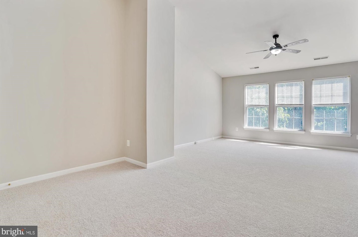 15563 Three Otters Pl, Manassas VA  20112-5424 exterior