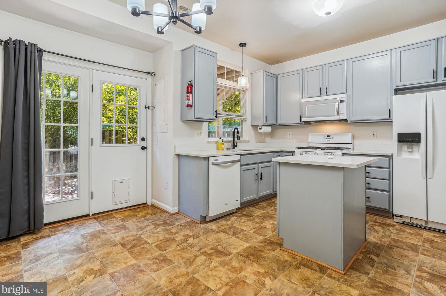 15563 Three Otters Pl, Manassas VA  20112-5424 exterior
